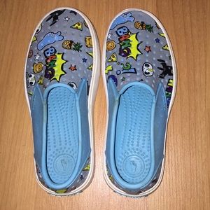 Blue native crocs